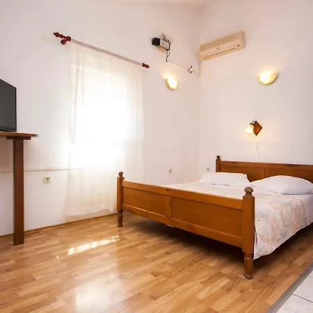 Skarpa 1601 Konukevi