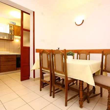 Skarpa 1601 רוגוזניצה