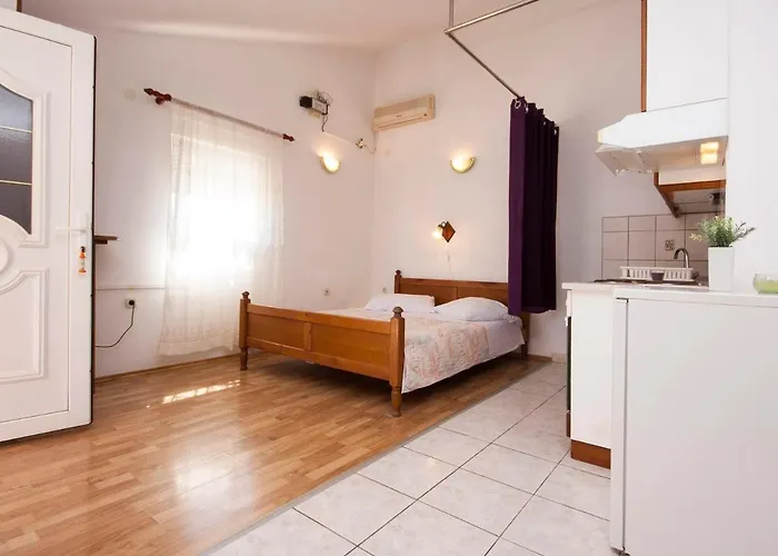 Skarpa 1601 Rogoznica (Sibenik-Knin)